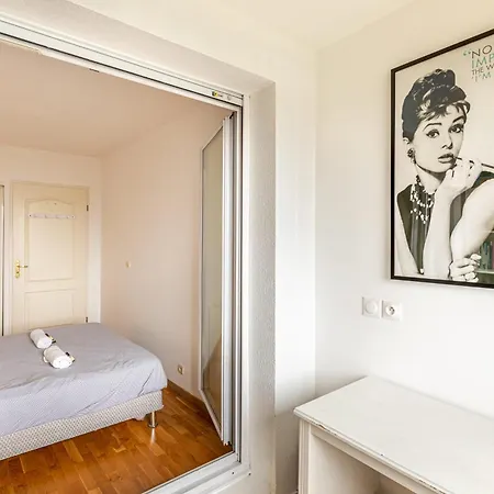 Guestready - A Spacious Near Eiffel Tower Daire Courbevoie