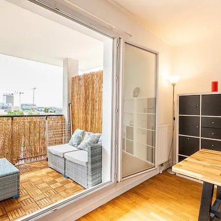 Guestready - A Spacious Near Eiffel Tower * Courbevoie